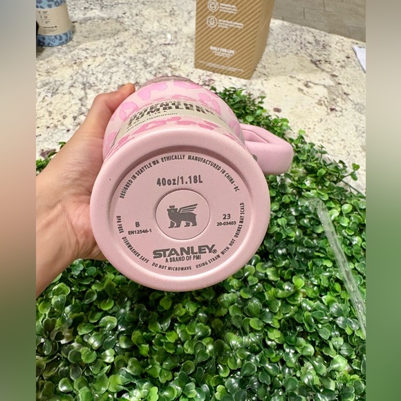 Stanley Pink Hello Kitty Flowstate Tumbler 40 oz - Picture 4 of 5